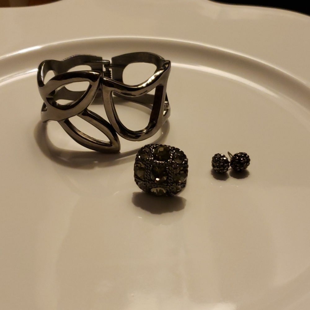 Express Jewelry Set: Bracelet, Ring & Earrings